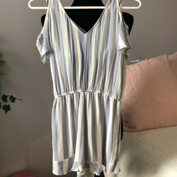 Blue and white romper - Picture 2 of 3